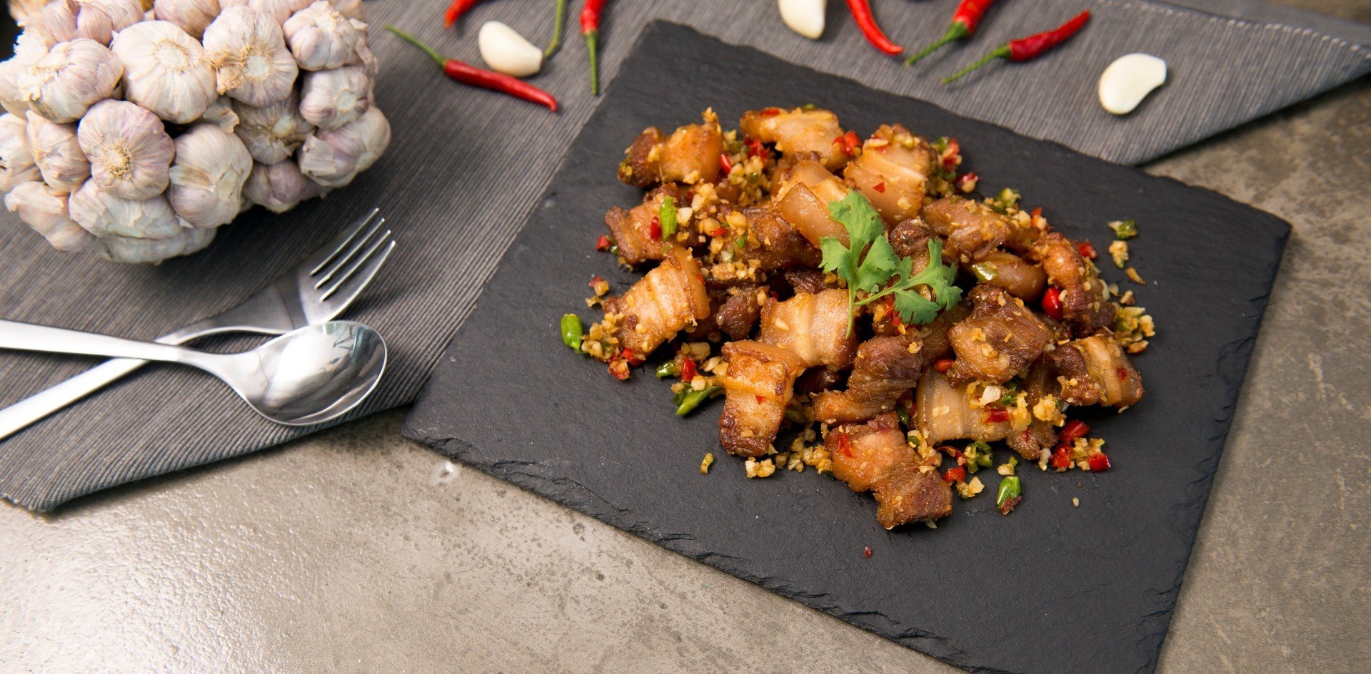 หมูสามชั้นคั่วพริกเกลือ