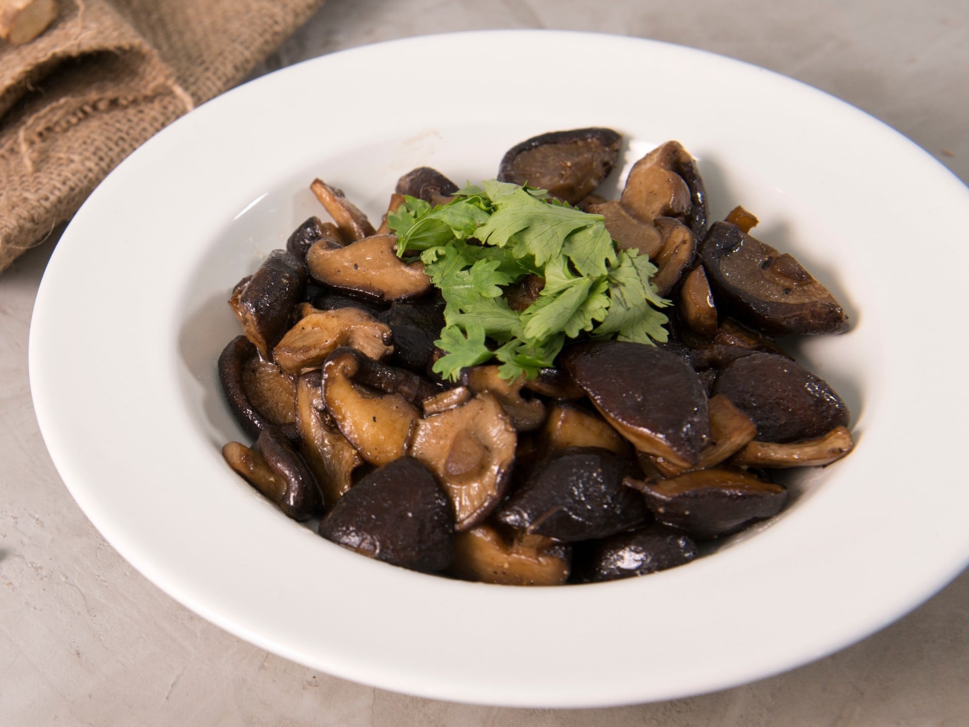 เห็ดหอมคั่วซีอิ๊ว