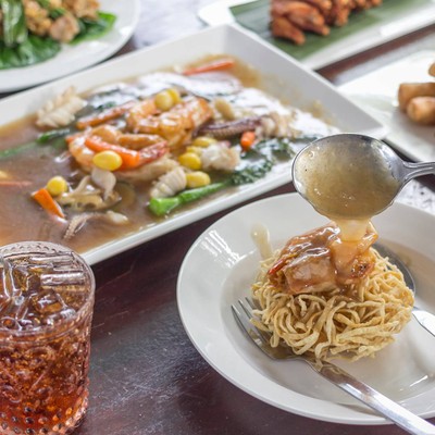 แป๊ะราดหน้า มหาชน (Pae Radna Mahachon) แป๊ะราดหน้า มหาชน (Pae Radna Mahachon)